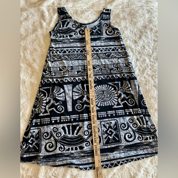 Aztec print sleeveless dress. Small but generously sized and stretchy. Black/wht - Picture 8 of 9